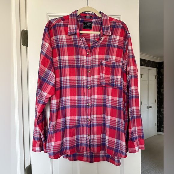 Abercrombie & Fitch Red and Blue Plaid Button Down Shirt With Size XL - Picture 1 of 6